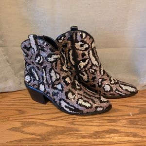 Betsey Johnson Lucki Boots Sequin Animal Print Size 9 New in Box